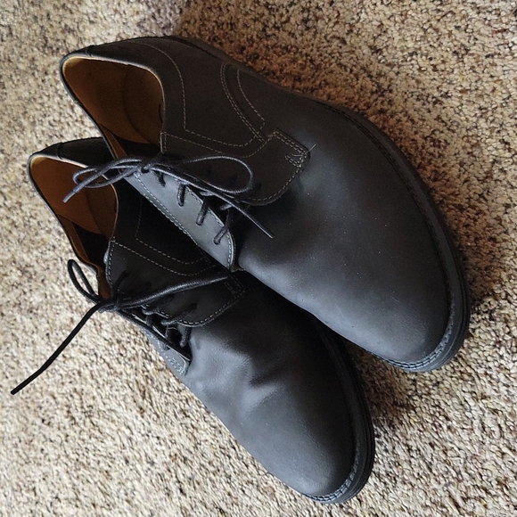 CLARKS Shoes - Picture 1 of 7